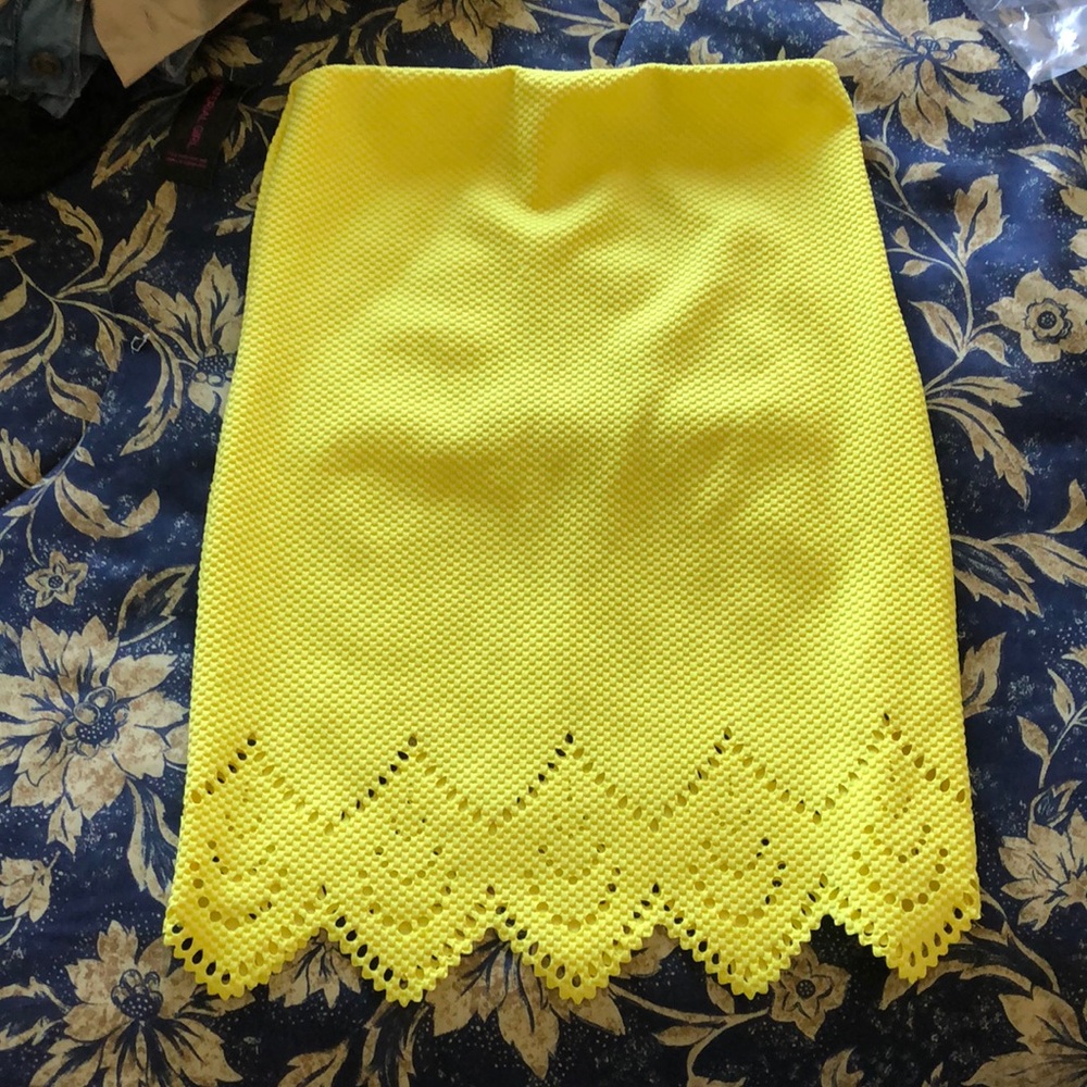 Neon yellow skirt. Size S